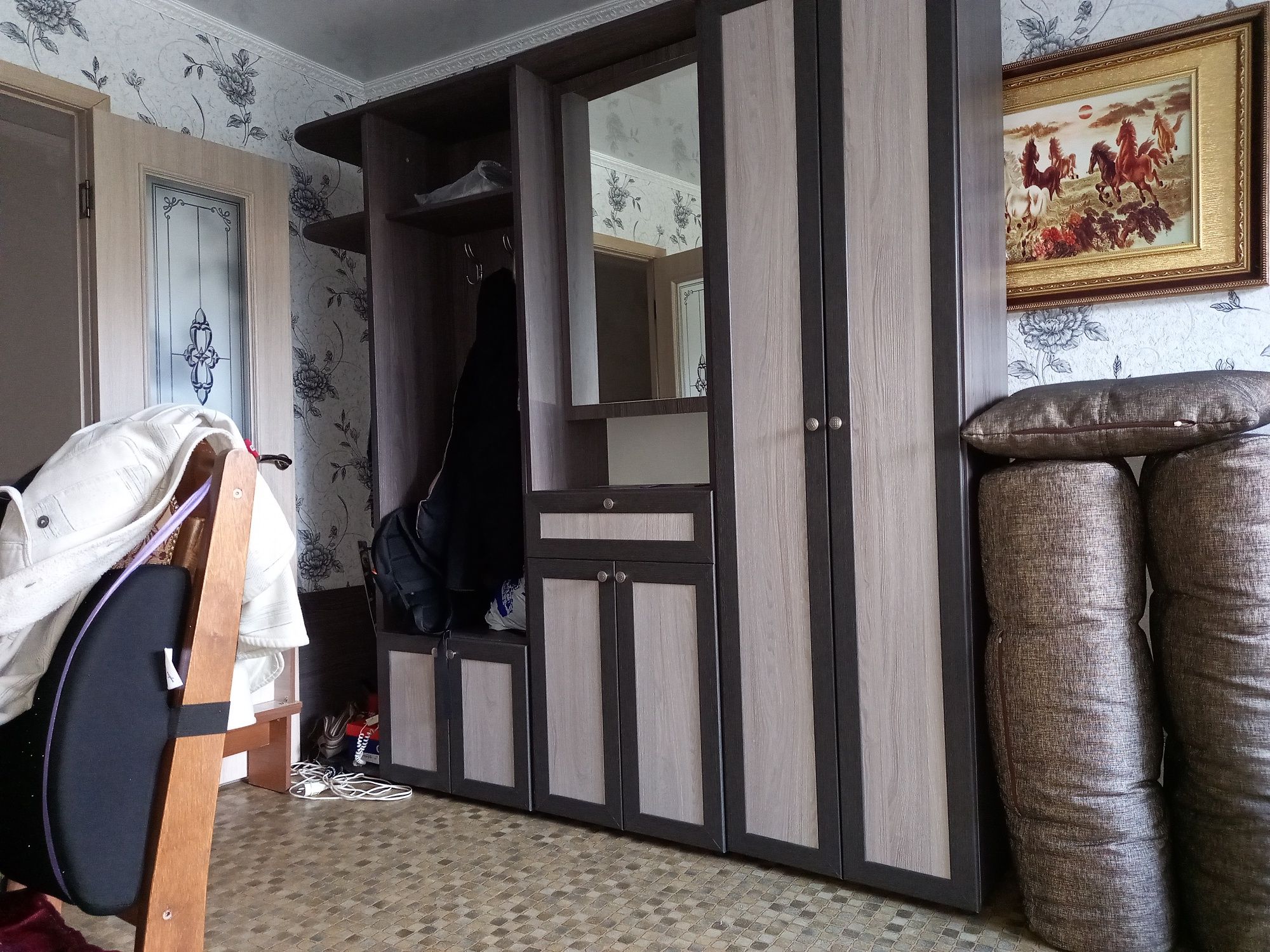 Продам прихожую б/у