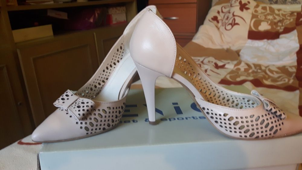 Pantofi piele naturala nude
