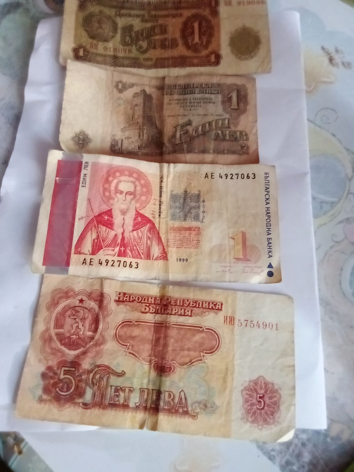 Банкнота от 100кева от 1951 година