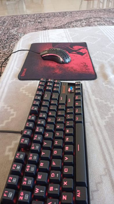 Клавиаткра мишка и мат