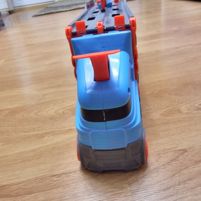 Tir masinute si pista hot wheels