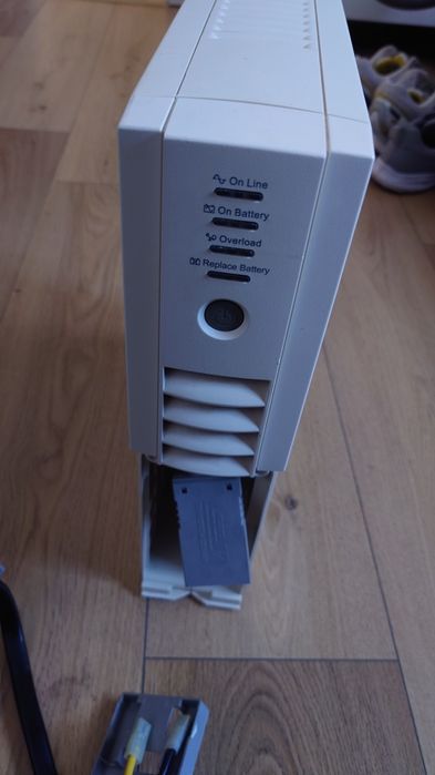 Ups apc back UPS RS 1000