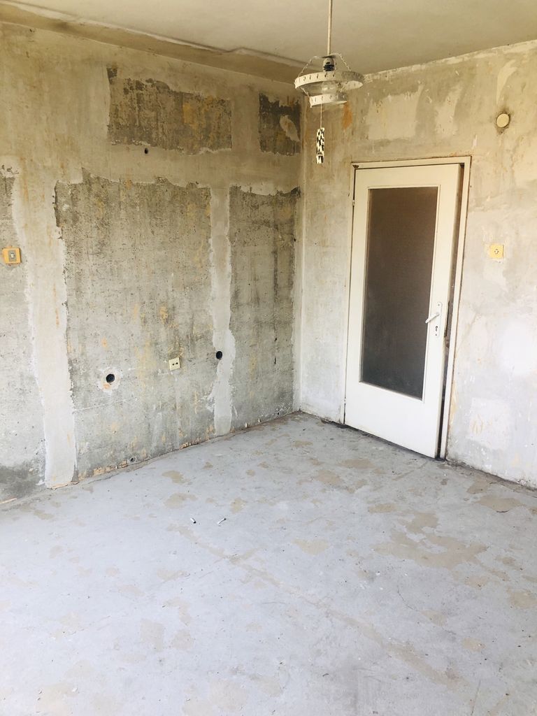 Продава се Двустаен апартамент в Търговище, Изток 1 - 45 кв.м за 934 €/кв.м - Снимка #2
