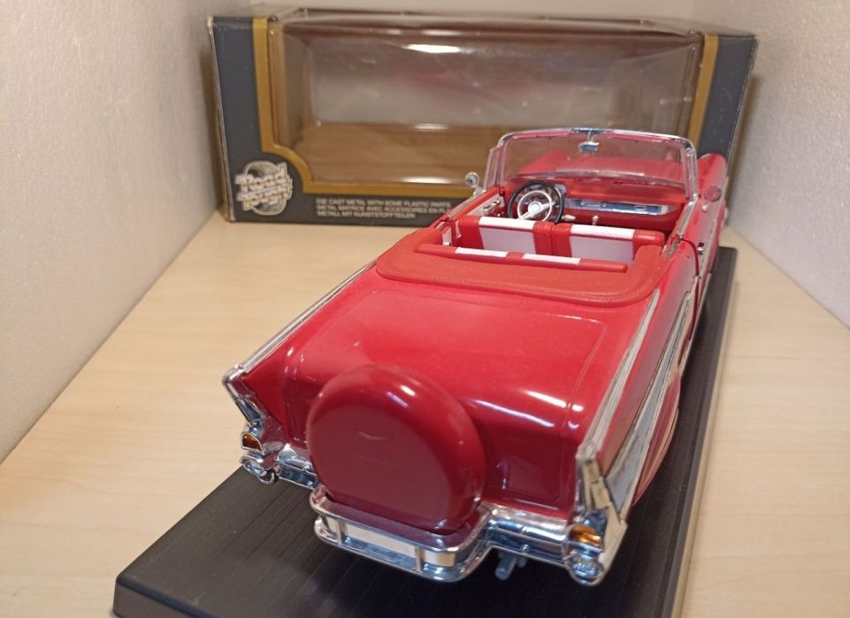 Chevrolet Bel Air 1957
Scara 1:18
Producător Road Tough 
Material meta
