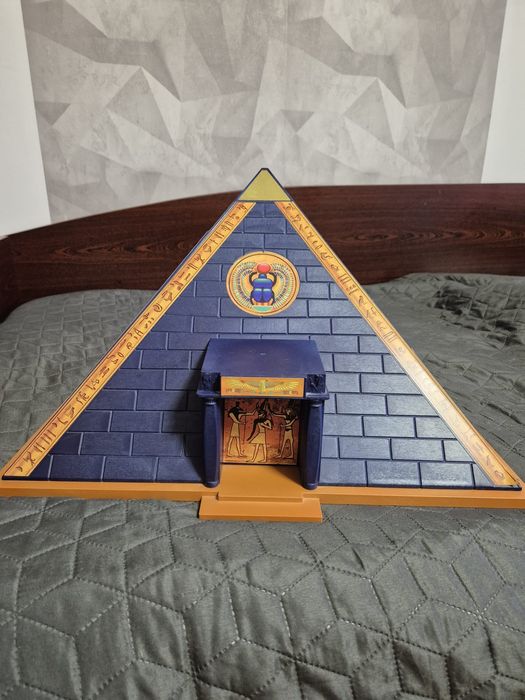 De vînzare piramida de jucărie de la Playmobil