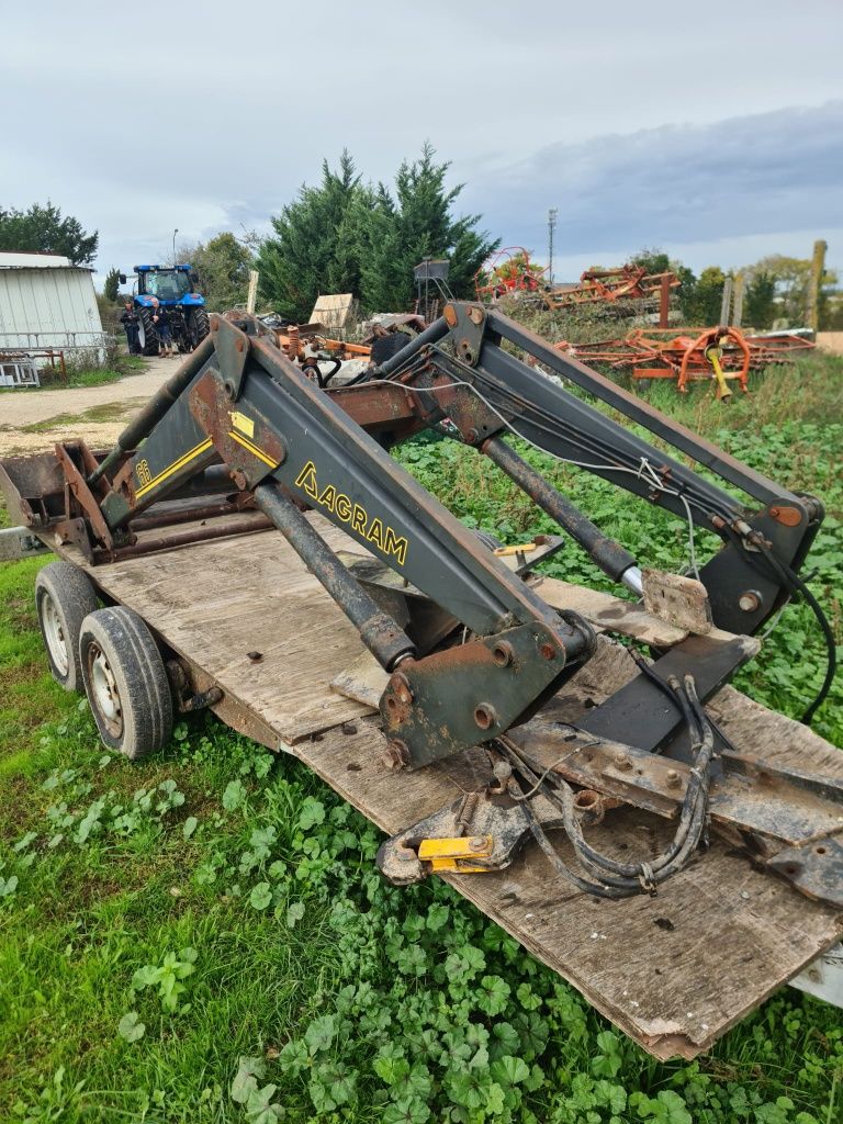 Încărcător profesional cu joistik  pentru orice tractor