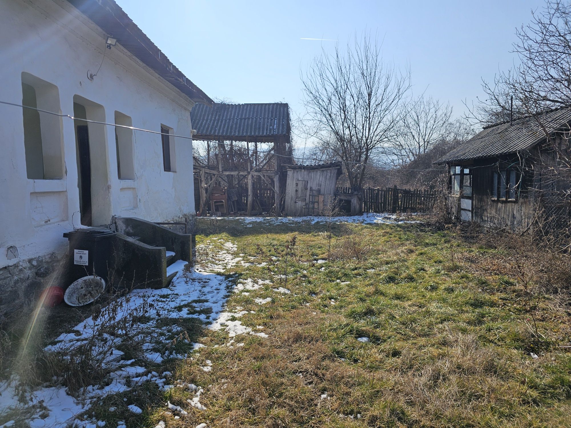 Teren și casă-comuna Dăești