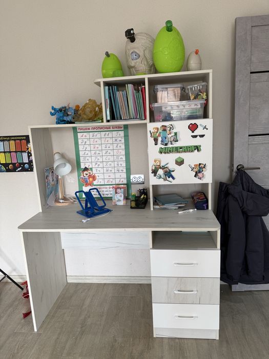 Учебный стол для школьника
