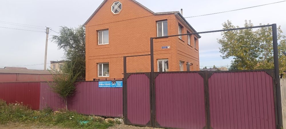 Продам  коттедж с большой территорией