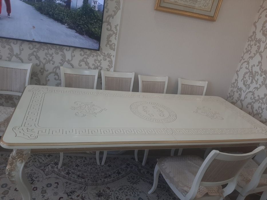 Продается стол и стулья