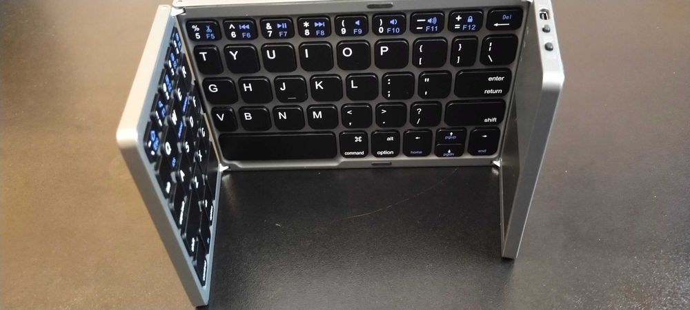 Tastatura pliabila si touchpad
