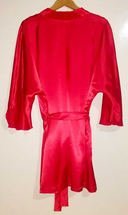 Дамски червен сатенен комплект нощница и халат