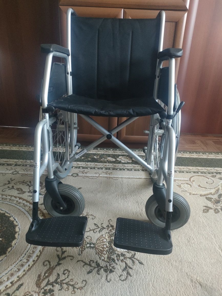Продам инвалидную коляску.