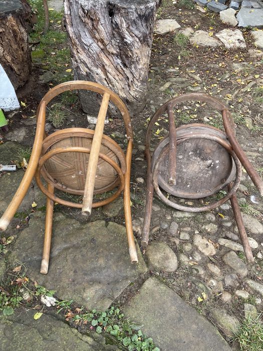 Scaune vintage cu spatar semirotund