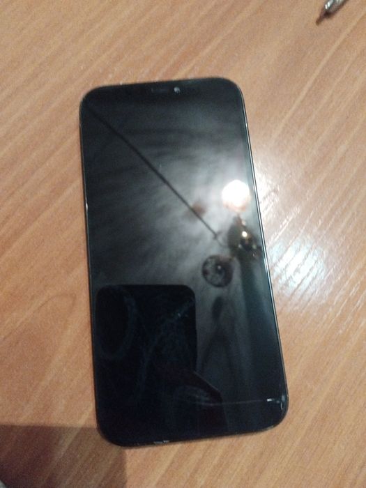 Продам айфон 12 про