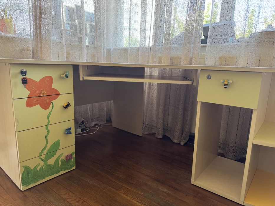 Birou de lemn copii pictat manual