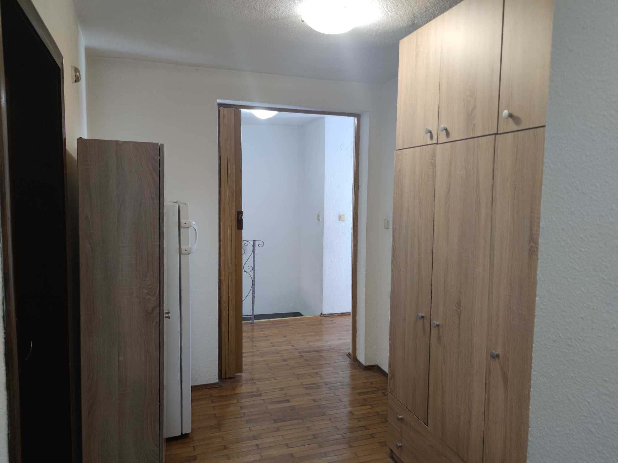 Продавам многостаен тип Мезонет - 210м2, до Колхозен Пазар