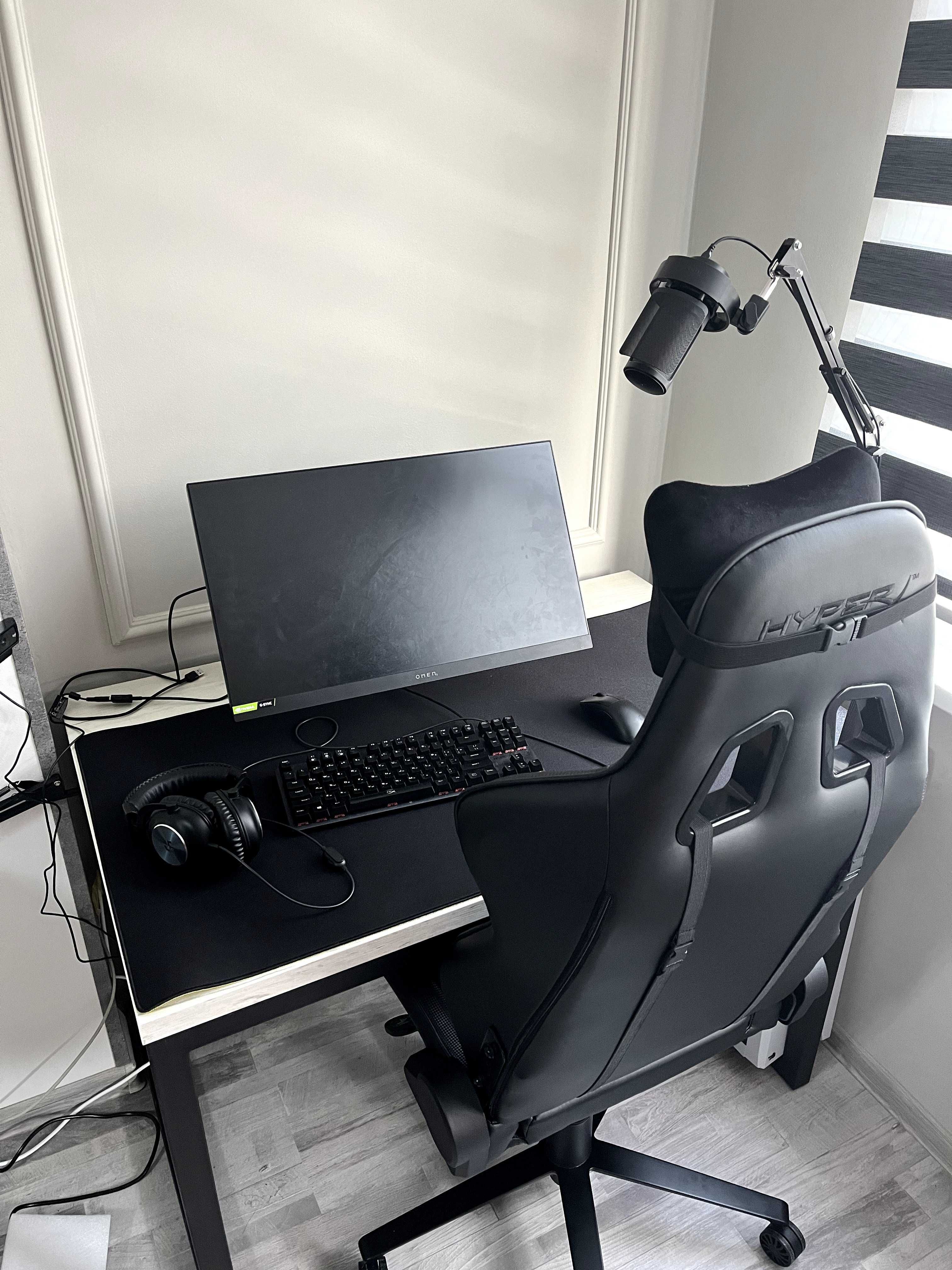 Игровое кресло HyperX JET Black (эко-кожа, 3D подлокотники)