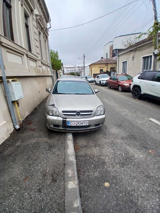 Vand opel vectra c din anul 2003 cu un motor de 2.2 diesel