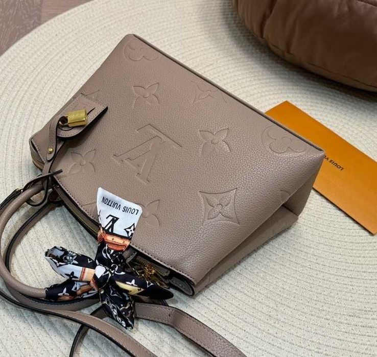 Дамска чанта Louis Vuitton