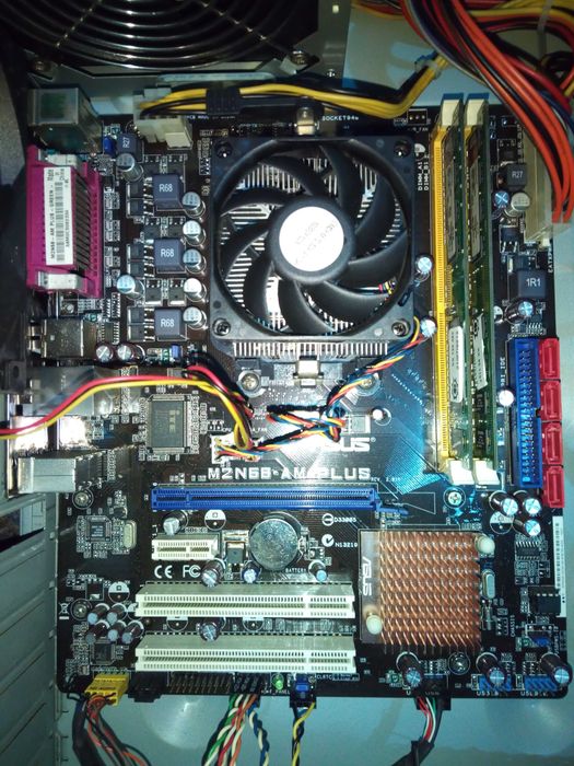 Sistem Desktop PC cu procesor AMD Athlon X2 , placa Asus M2N68-AM PLUS