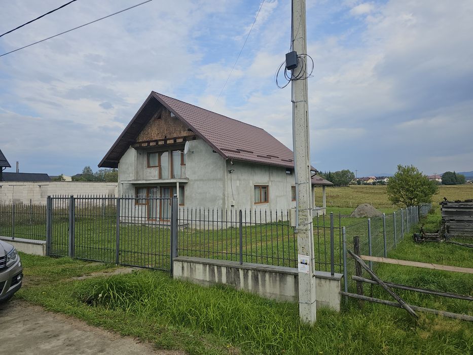 Casă modernă P+M – 228 mp utili, 6 camere, teren 1.000 mp – Poiana Sta