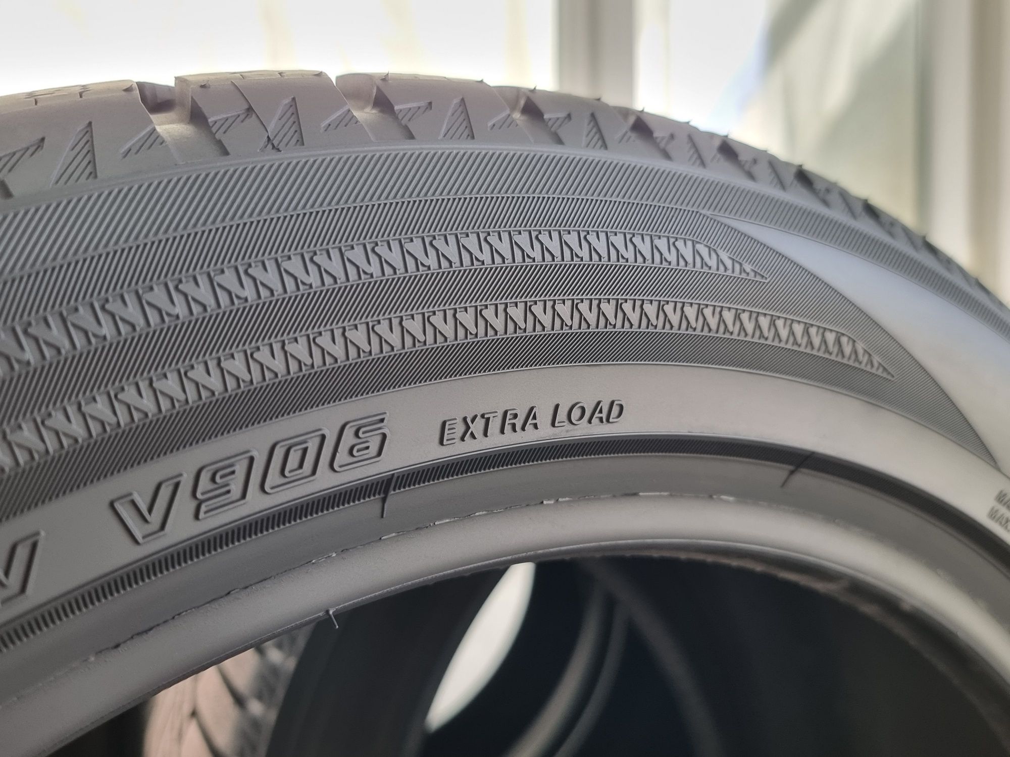 "Dot 24" 245/45/19 Yokohama 4Броя: 850лв 7.5мм