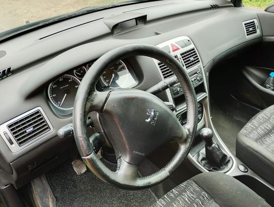 Продавам Пежо 307