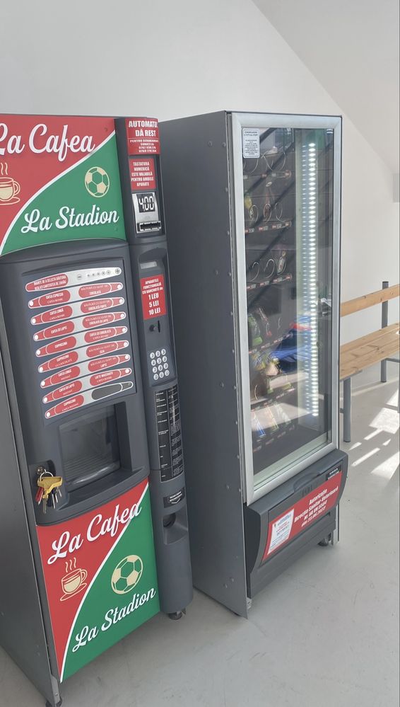 Vand aparat de cafea Necta si vitrina Snacky SL !