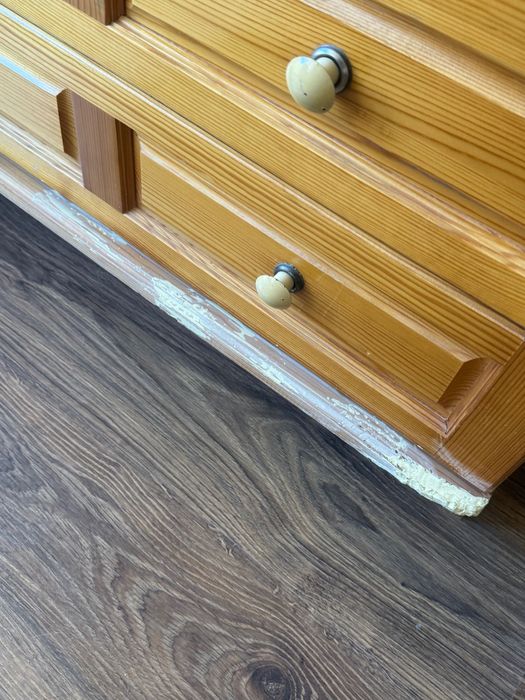 Гардероб, скрин и нощно шкафче