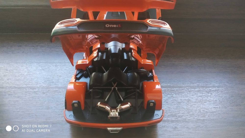 Машинка игрушка.