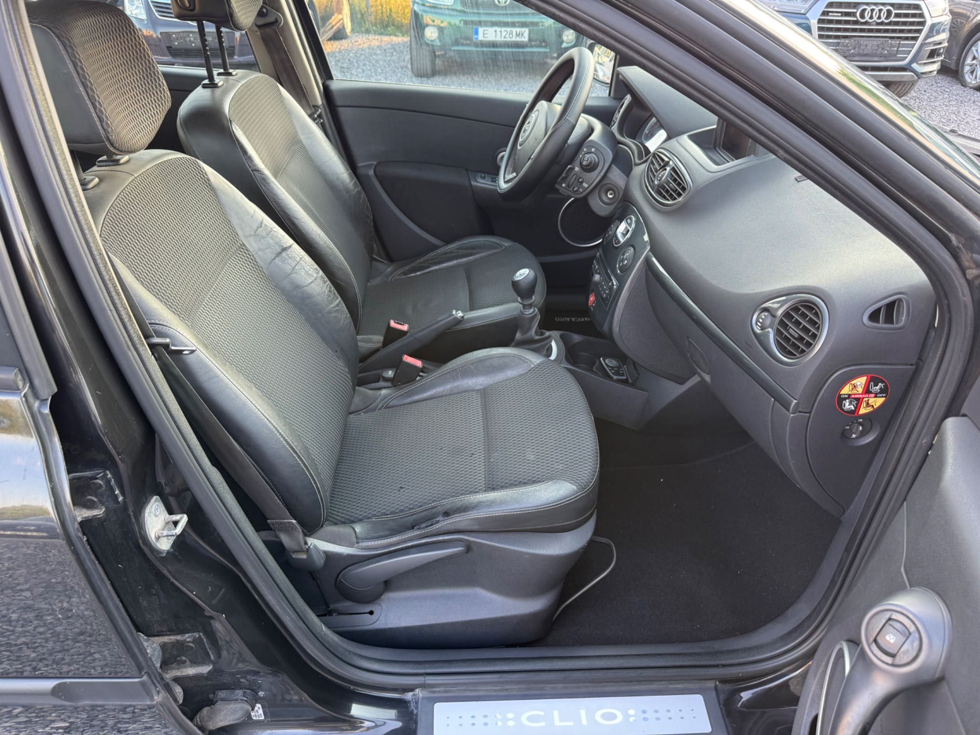 Renault Clio 1.5 dCi (75 кс)Регистриран / Обслужен / Кожа /Навигация