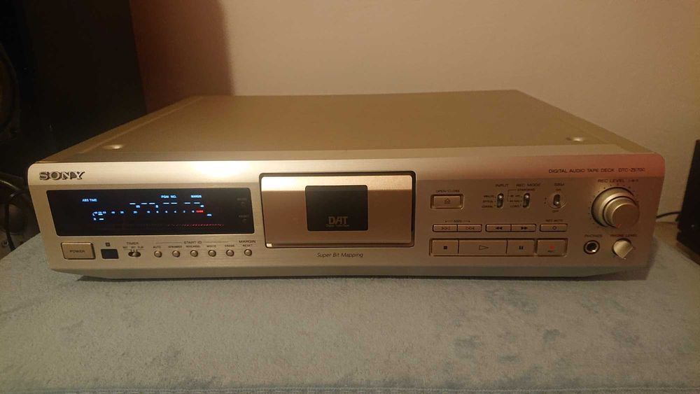 Sony DAT DTC-ZE700