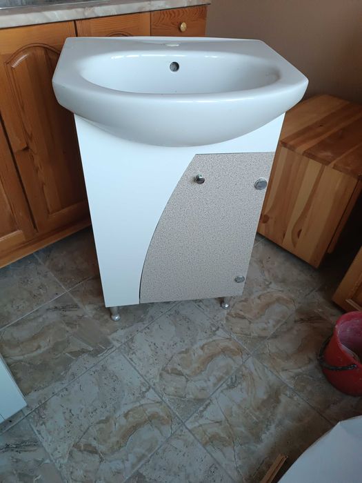 мивка с шкаф за баня