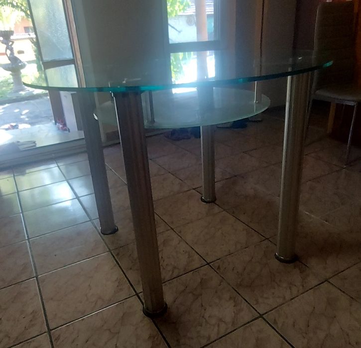 Стъклена кръгла маса
