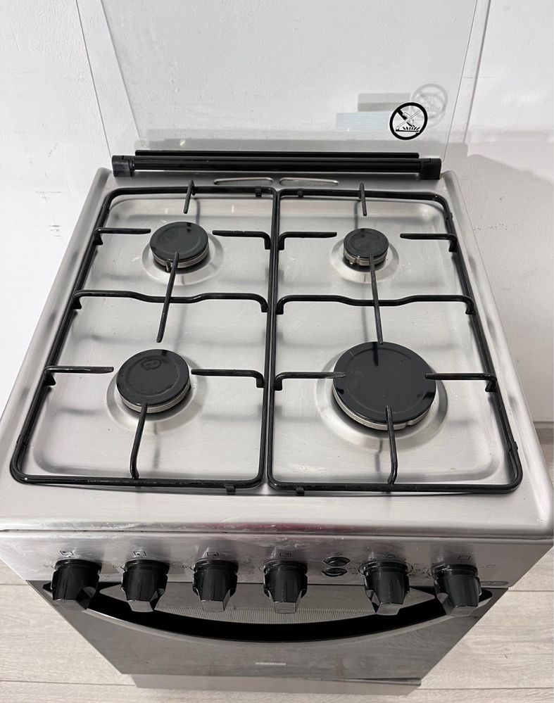 Aragaz Zanussi cu 4 Ochiuri și Cuptor