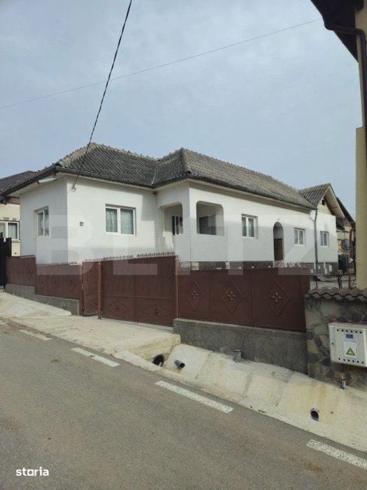 Casa de vanzare 120 mp, renovata si extinsa, zona Buciumeni in Exclusi