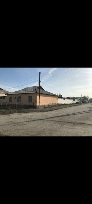 Қуаныш базары артқы жағында 5 бөлмелі бар жағдаймен Үй сатылады