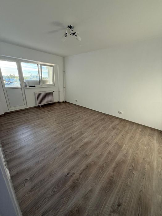 Vând apartament 4 camere