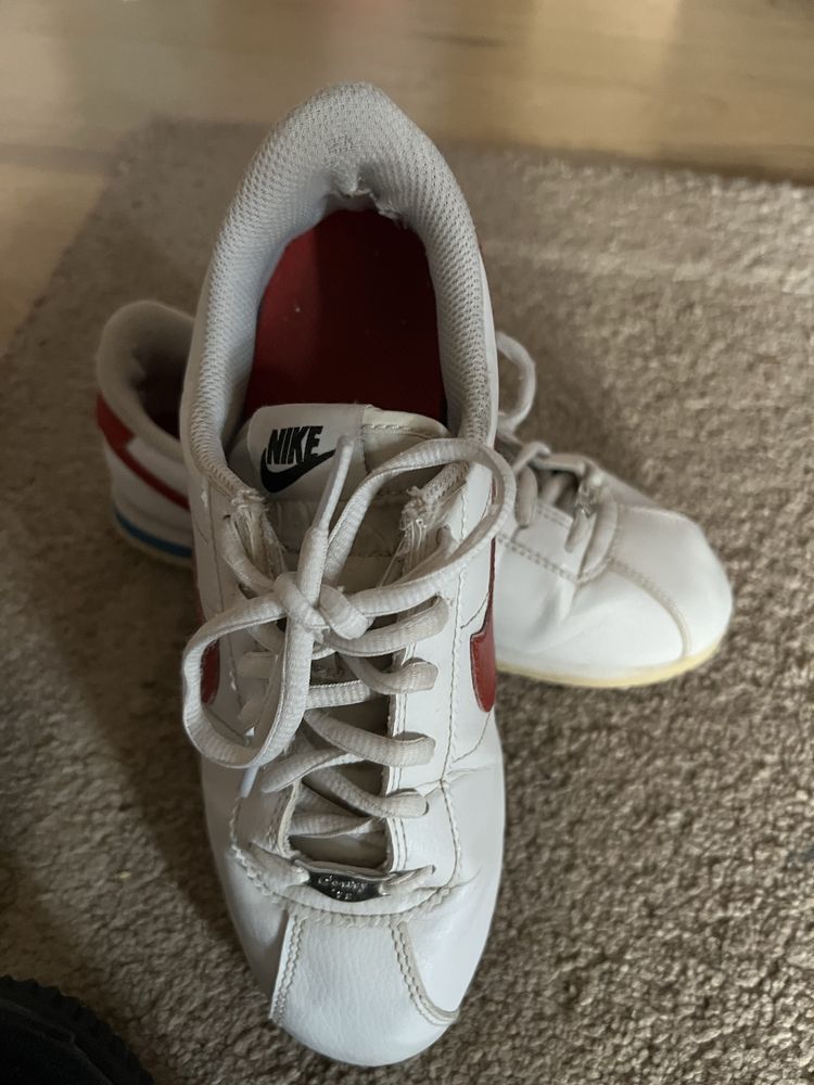 Маратонки Nike и Adidas