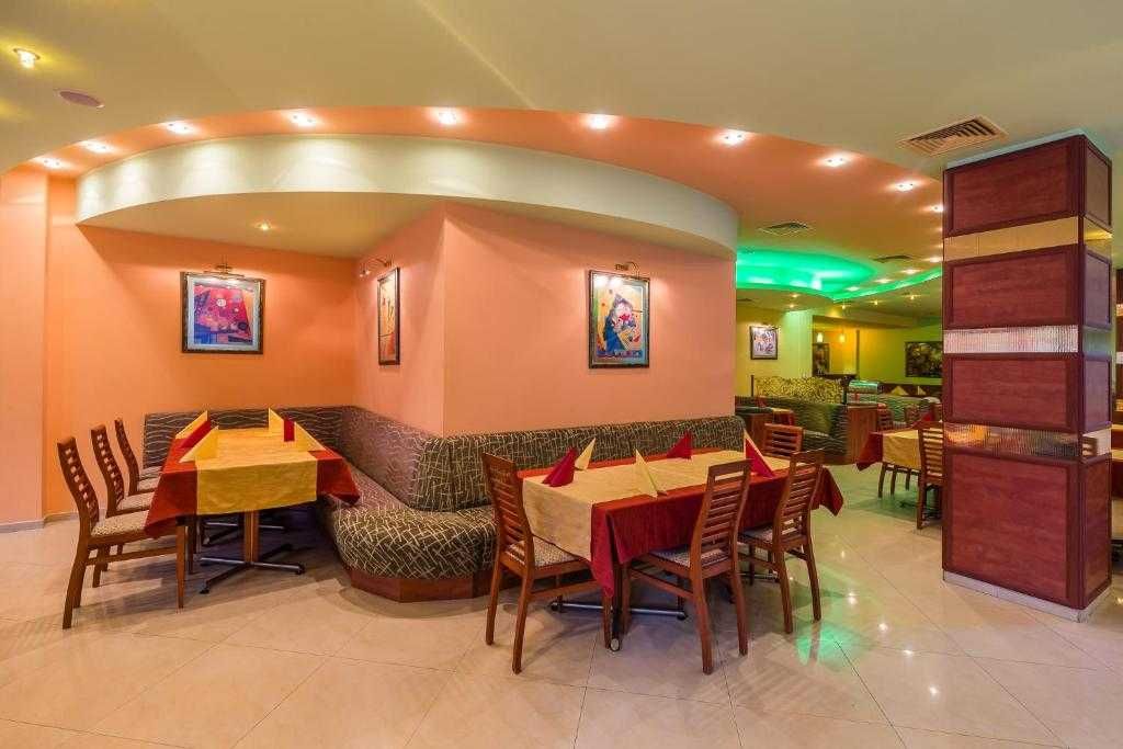 Продава се Хотел в Стара Загора, Център - 2200 кв.м за 1682 €/кв.м - Снимка #2