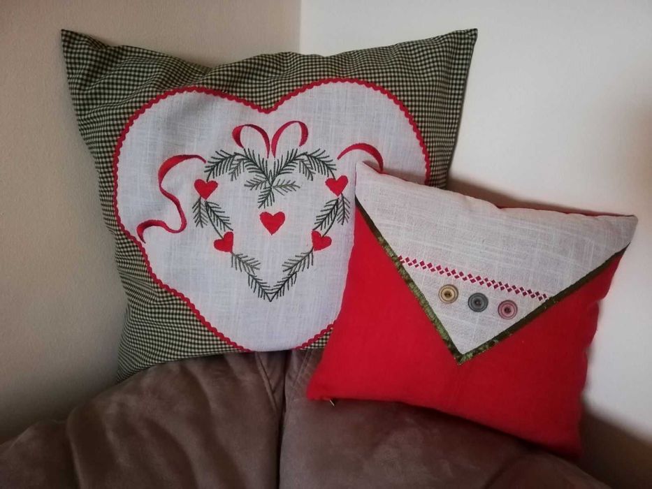 Коледни възглавници с бродерия РЪЧНА изработка