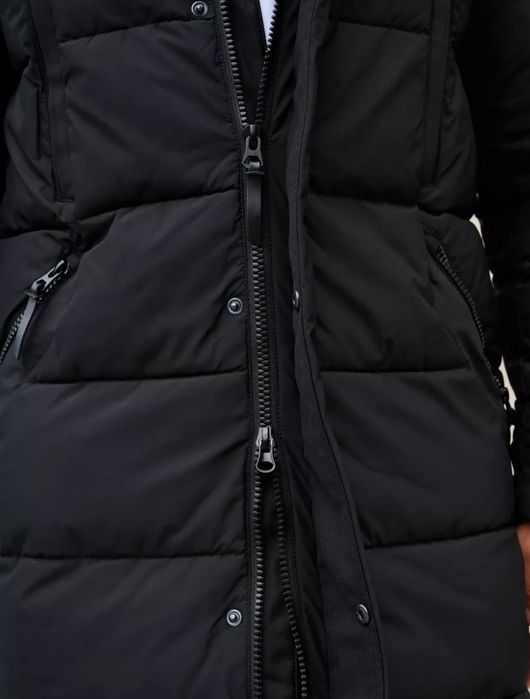 Удлинённый мужской пуховик.