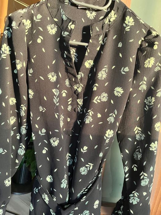 Рокля със зелени цветя