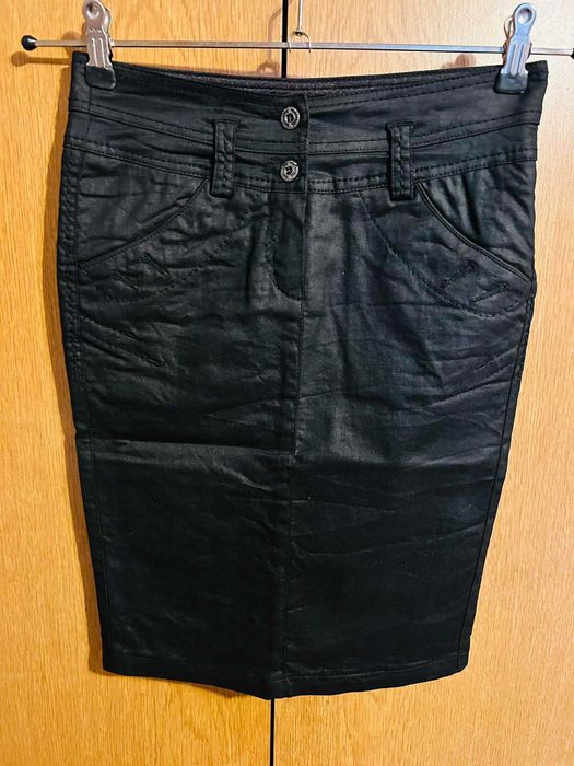 Елегантни поли-ежедневни и делови.