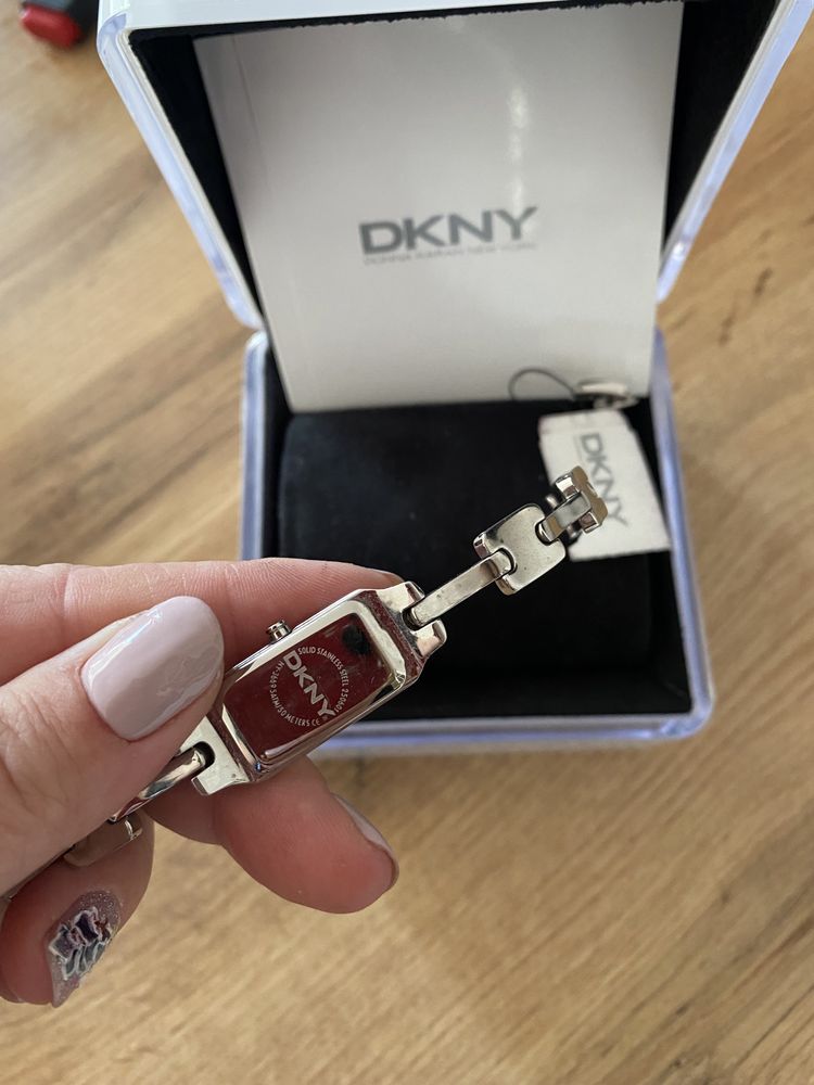 Часовник dkny