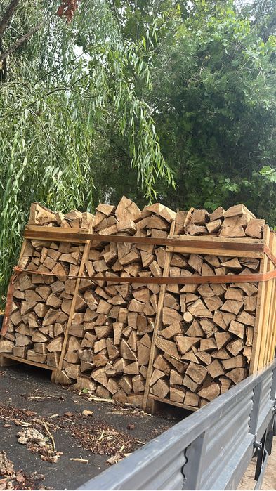 Lemne de foc la palet uscate