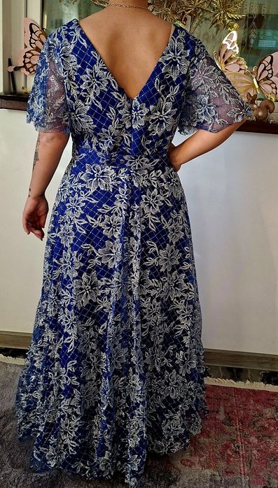 Rochie albastra ne purtata ...nu sa mai potrivit evenimentului