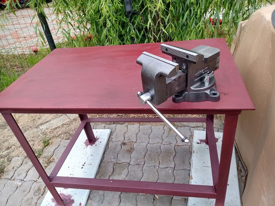 Vand banc de lucru cu menghina,filiere apa gaz,ghilotina,compresor