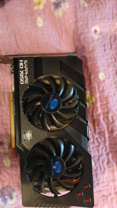 Продаю Sapphire Radeon HD 7850, 2 ГБ GDDR5

Описание:

- Видеокарта Sa